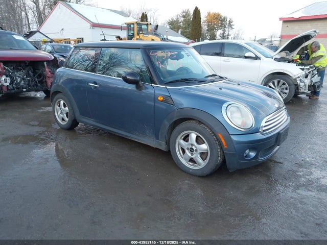 2010 MINI COOPER WMWMF3C51ATU79373 Photo 0