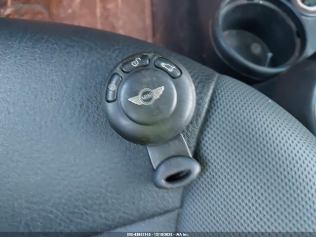 2010 MINI COOPER WMWMF3C51ATU79373 Photo 10