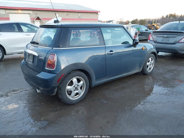 2010 MINI COOPER WMWMF3C51ATU79373 Photo 3