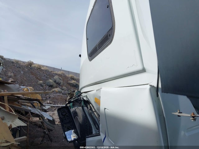 Продажа на аукционе авто 2015 Volvo Vn Vnl, vin: 4V4NC9EHXFN916846, номер лота: 43952303
