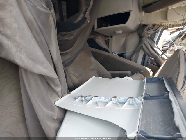 Продажа на аукционе авто 2015 Volvo Vn Vnl, vin: 4V4NC9EHXFN916846, номер лота: 43952303