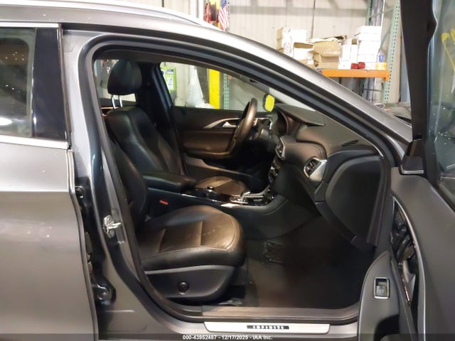 SJKCH5CR4HA024379 Infiniti Qx30 Premium