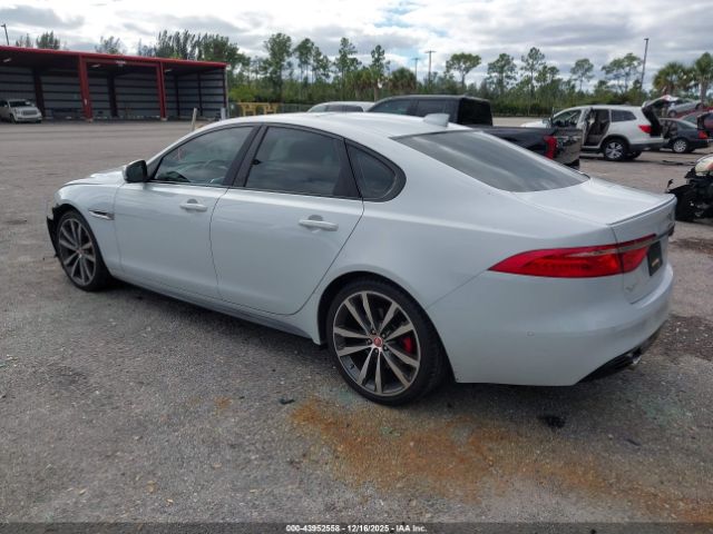 2016 JAGUAR XF SAJBG4BV9GCY08149 Photo 2