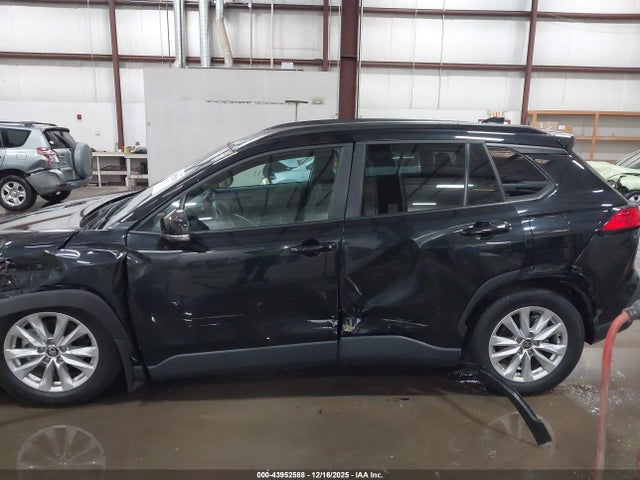 7MUBAABG3RV098589 Toyota Corolla Cross Le