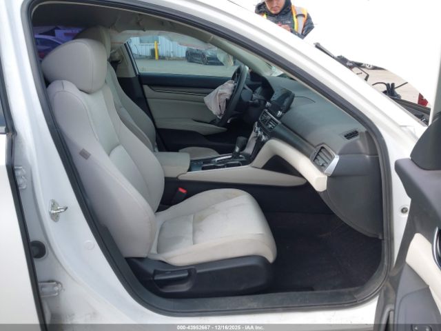 2018 HONDA ACCORD 1HGCV1F17JA131637 Photo 4