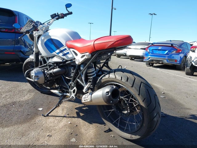 2018 BMW R NINE T WB10J430XJZ796475 Photo 2