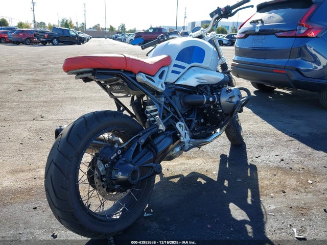 2018 BMW R NINE T WB10J430XJZ796475 Photo 3