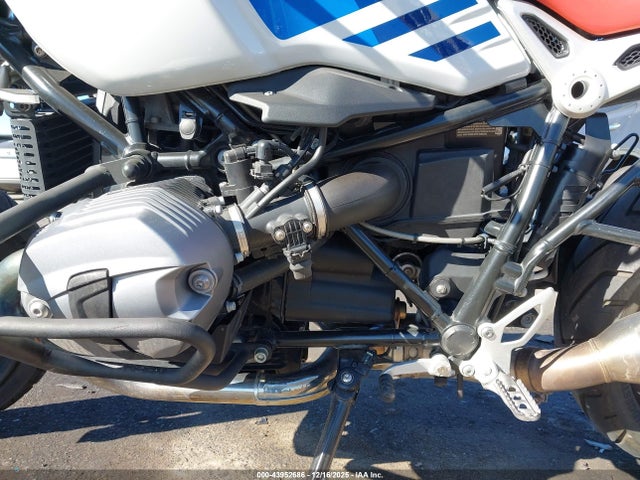 2018 BMW R NINE T WB10J430XJZ796475 Photo 8