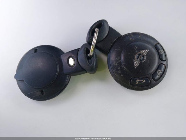 2010 MINI COOPER S WMWMF7C54ATX41975 Photo 10