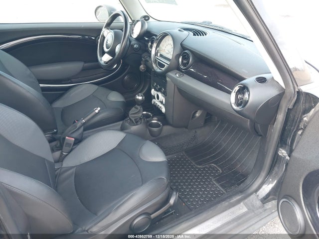 2010 MINI COOPER S WMWMF7C54ATX41975 Photo 4