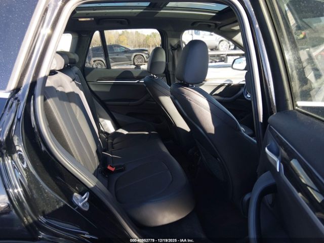 2018 BMW X1 WBXHT3C37J5K31521 Photo 7