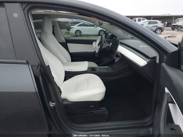 43952804 :رقم المزاد ، 7SAYGDEE8NF417890 vin ، 2022 Tesla Model Y Long Range Dual Motor All-wheel Drive مزاد بيع