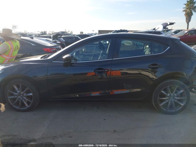 3MZBN1L3XJM272248 Mazda Mazda3 Touring