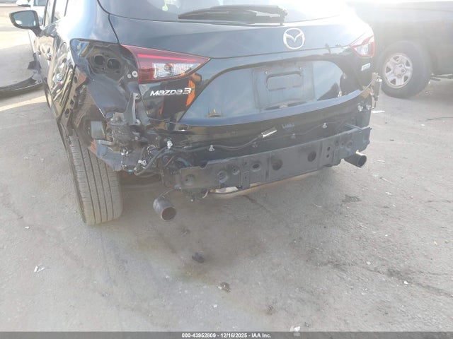 3MZBN1L3XJM272248 Mazda Mazda3 Touring