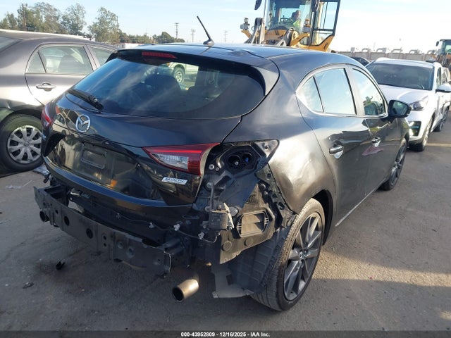 3MZBN1L3XJM272248 Mazda Mazda3 Touring