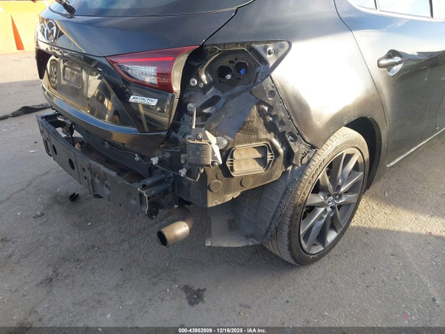 3MZBN1L3XJM272248 Mazda Mazda3 Touring
