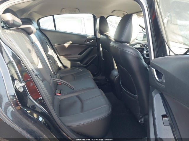 3MZBN1L3XJM272248 Mazda Mazda3 Touring