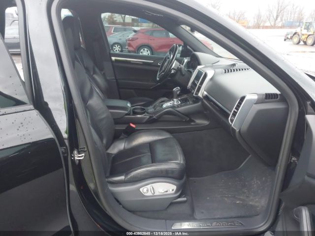 2018 PORSCHE CAYENNE WP1AA2A24JKA04862 Photo 4
