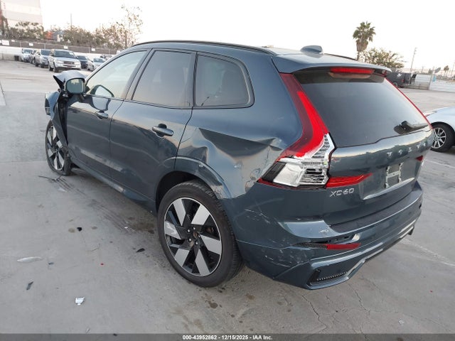 2025 VOLVO XC60 PLUG-IN HYBRID YV4H60RC2S1074772 Photo 2
