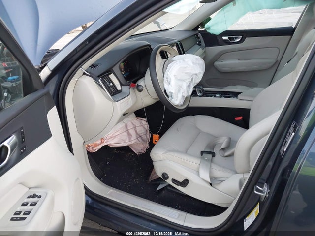 2025 VOLVO XC60 PLUG-IN HYBRID YV4H60RC2S1074772 Photo 4