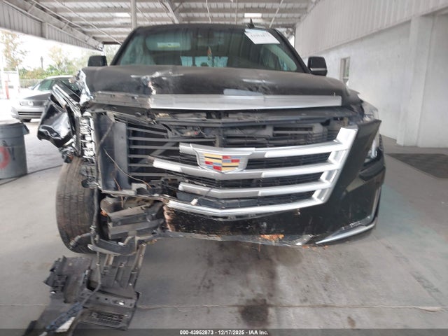 43952873 :رقم المزاد ، 1GYS4MKJ8FR561944 vin ، 2015 Cadillac Escalade Luxury مزاد بيع