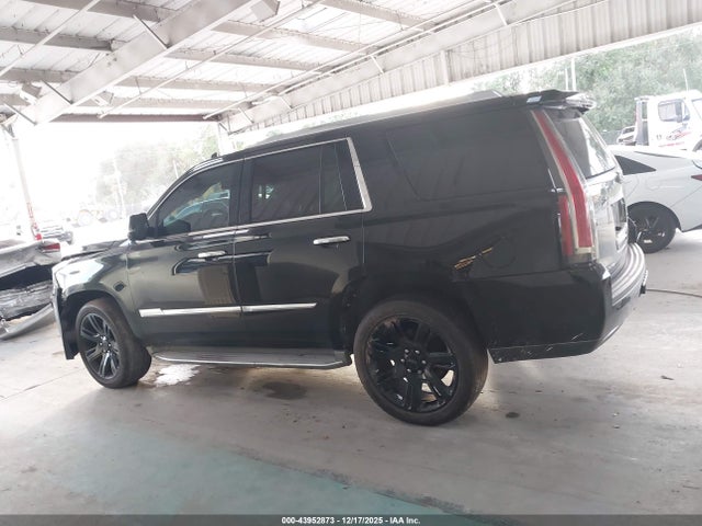 43952873 :رقم المزاد ، 1GYS4MKJ8FR561944 vin ، 2015 Cadillac Escalade Luxury مزاد بيع