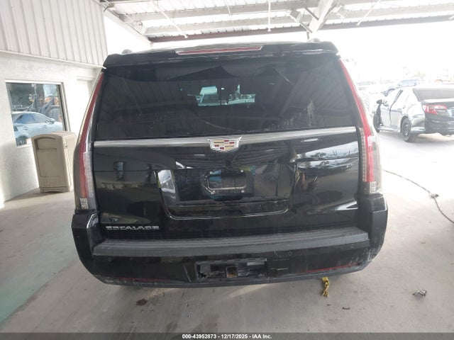 43952873 :رقم المزاد ، 1GYS4MKJ8FR561944 vin ، 2015 Cadillac Escalade Luxury مزاد بيع