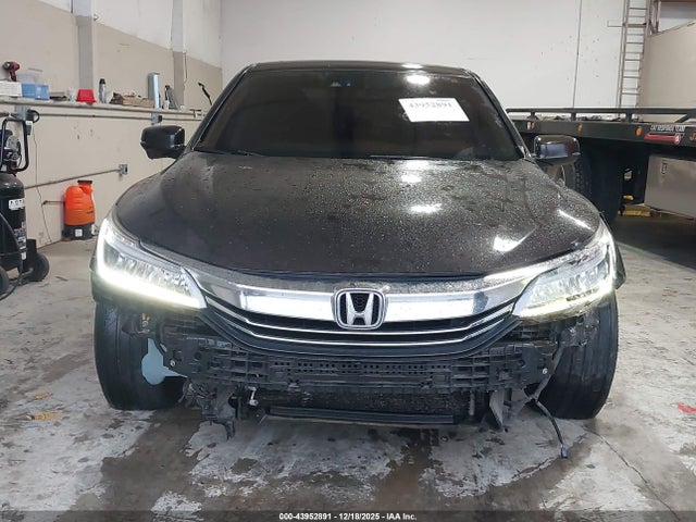 1HGCR3F9XGA018568 Honda Accord Touring