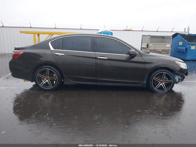 1HGCR3F9XGA018568 Honda Accord Touring