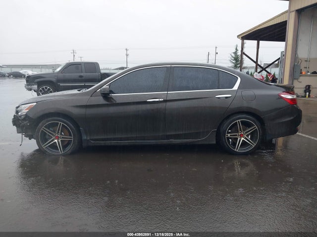 1HGCR3F9XGA018568 Honda Accord Touring