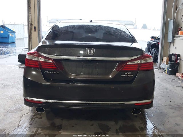 1HGCR3F9XGA018568 Honda Accord Touring
