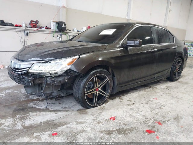 1HGCR3F9XGA018568 Honda Accord Touring