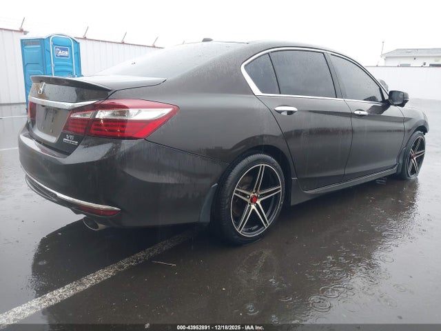 1HGCR3F9XGA018568 Honda Accord Touring