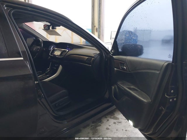1HGCR3F9XGA018568 Honda Accord Touring