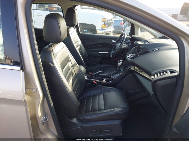 1FADP5FU4HL102910 Ford C-max Energi Titanium
