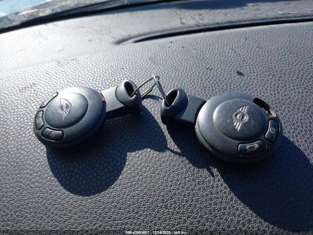 2010 MINI COOPER CLUBMAN WMWML3C5XATX37432 Photo 10