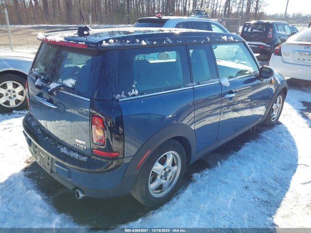 2010 MINI COOPER CLUBMAN WMWML3C5XATX37432 Photo 3