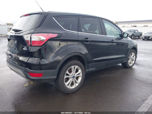 1FMCU9GD4HUD83620 Ford ESCAPE SE