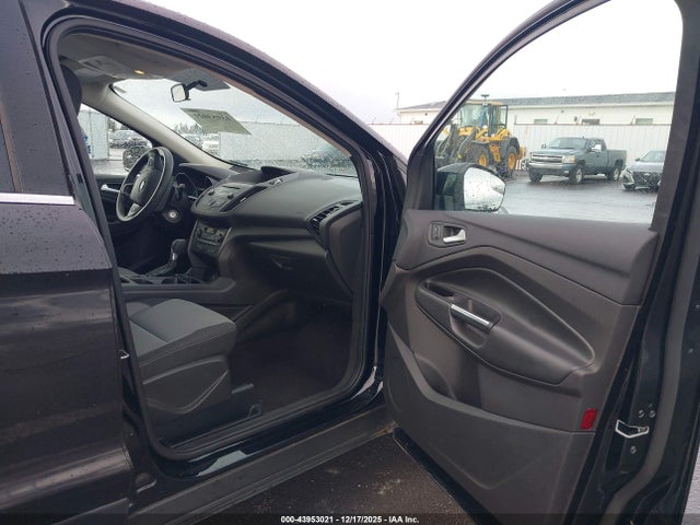 1FMCU9GD4HUD83620 Ford ESCAPE SE
