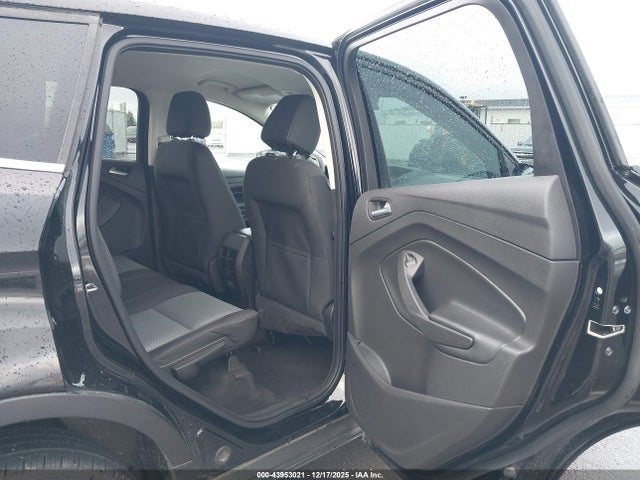 1FMCU9GD4HUD83620 Ford ESCAPE SE