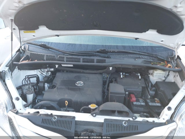 5TDKK3DC3GS757877 Toyota Sienna Le 8 Passenger