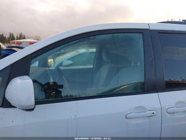 5TDKK3DC3GS757877 Toyota Sienna Le 8 Passenger