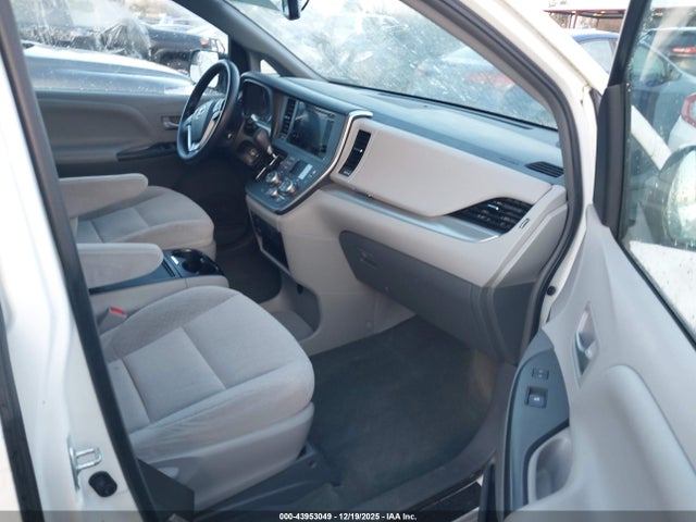 5TDKK3DC3GS757877 Toyota Sienna Le 8 Passenger