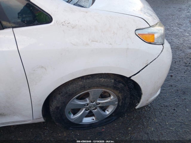 5TDKK3DC3GS757877 Toyota Sienna Le 8 Passenger