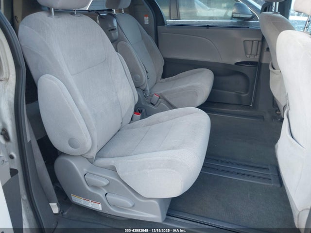 5TDKK3DC3GS757877 Toyota Sienna Le 8 Passenger