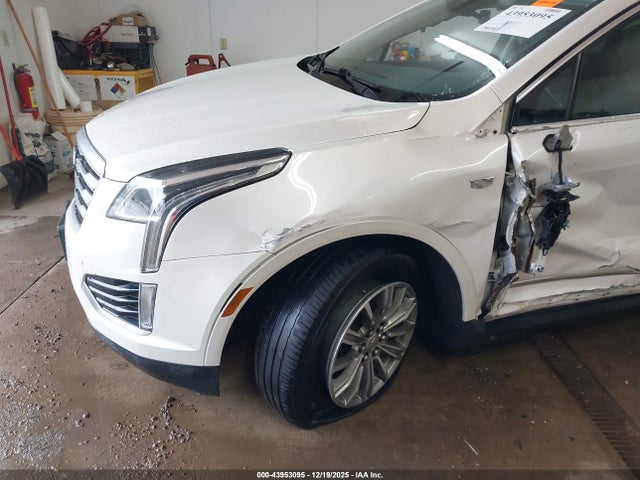 2017 CADILLAC XT5 1GYKNDRS3HZ173132 Photo 1