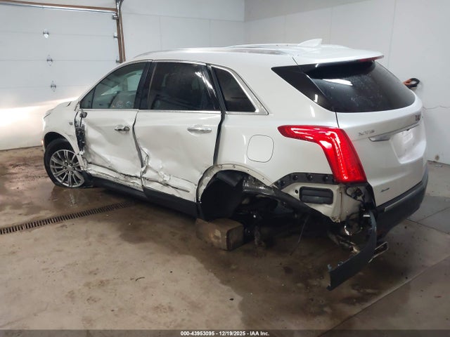 2017 CADILLAC XT5 1GYKNDRS3HZ173132 Photo 2