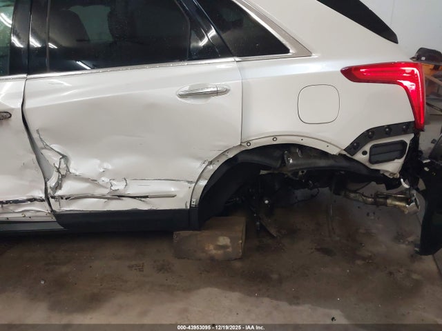 2017 CADILLAC XT5 1GYKNDRS3HZ173132 Photo 5