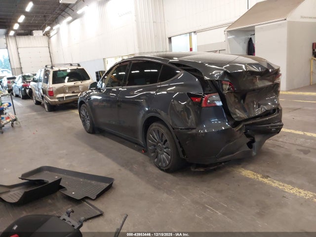 2024 TESLA MODEL Y 7SAYGDEE5RF026346 Photo 2
