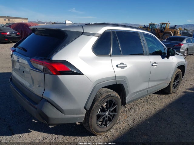 2T3H1RFV7KW026133 Toyota RAV4 LE